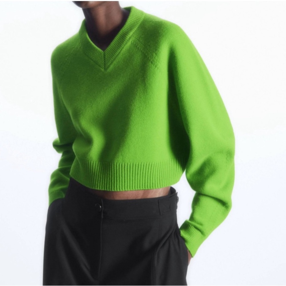 EUC Cos V-Neck Crop Boxy Wool Sweater Sz Small Bright Lime Green